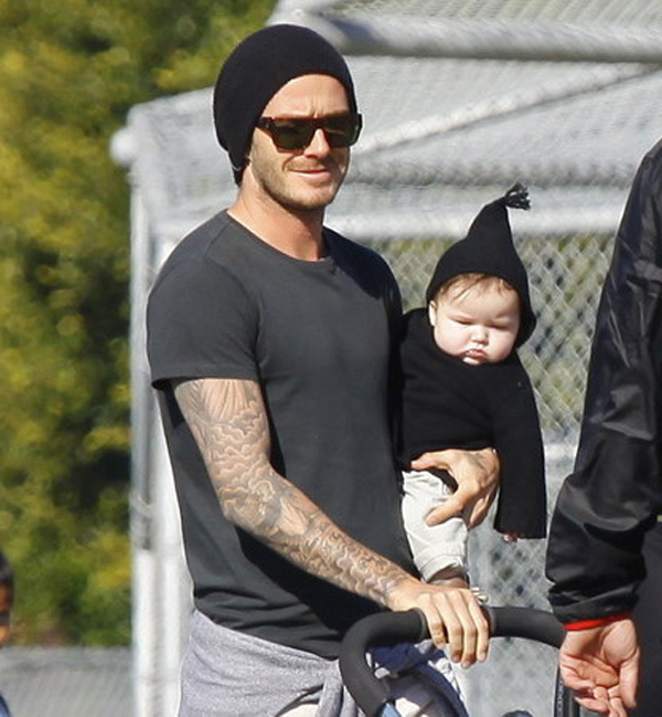 David Beckham là một ông bố vô cùng yêu thương con, đặc biệt, anh dành nhiều sự quan tâm, chăm sóc cho con gái út. Từ khi Harper chào đời, anh đã \'giành phần\' trông nom cô bé